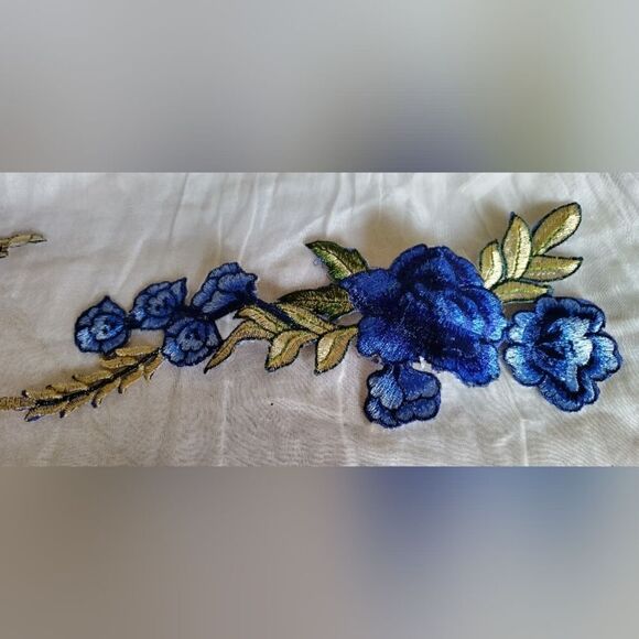 DIY One BLUE ROSE FLOWER STEM ÀPPLIQUE EMBROIDERED IRON-ON/SEW PATCHES - Picture 2 of 2